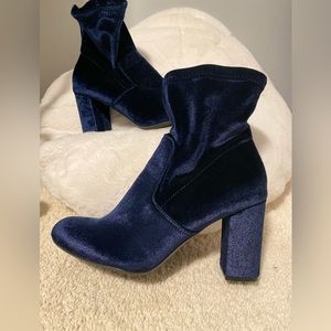 Candie’s navy blue velvet size 8 booties, excellent used condition, like new